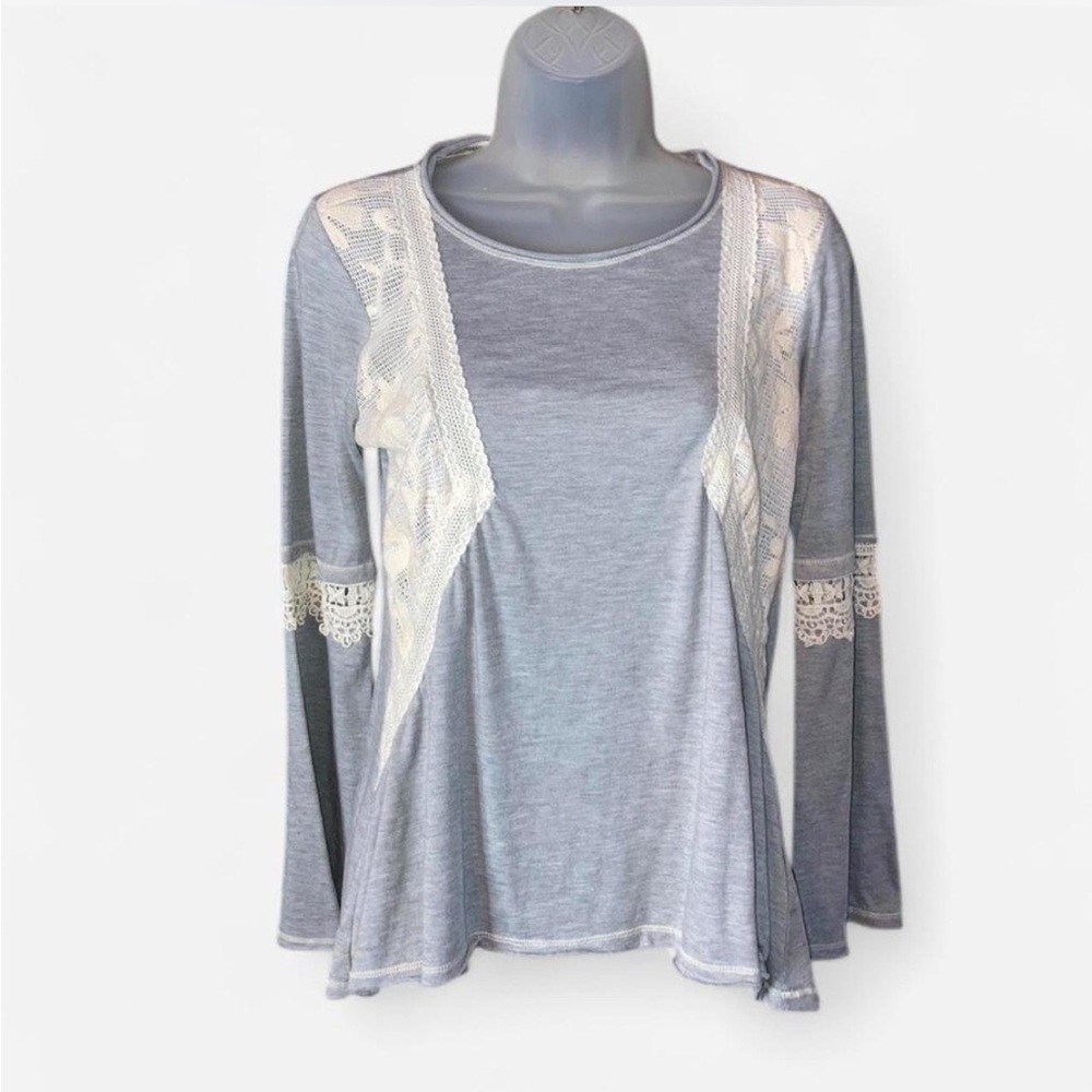 Jolt Crochet Raw Hem Bell Sleeves Shirt Small